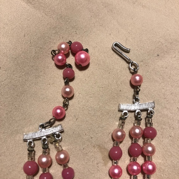 Vintage pink beaded three strand necklaces - Picture 5 of 7